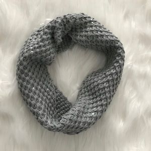NWOT Gray & Silver Chunky Knit Scarf